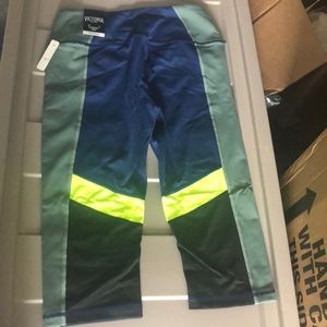 NWT Victoria’s Secret sport knock out crops Sz m